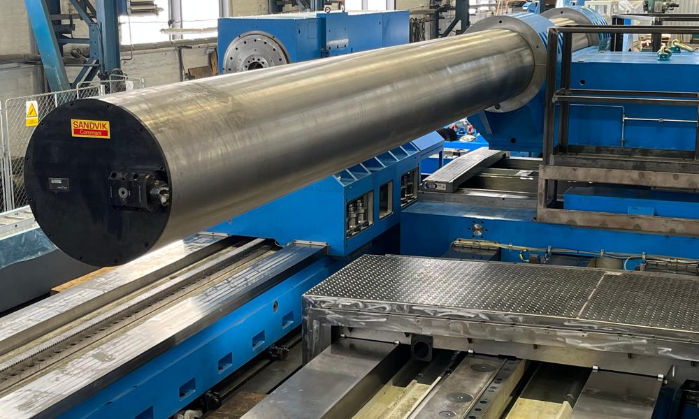 Svarvutrustningen ska användas för att producera metallkomponenter med snäva toleranser. Svarvutrustningen ska användas för att producera metallkomponenter med snäva toleranser.