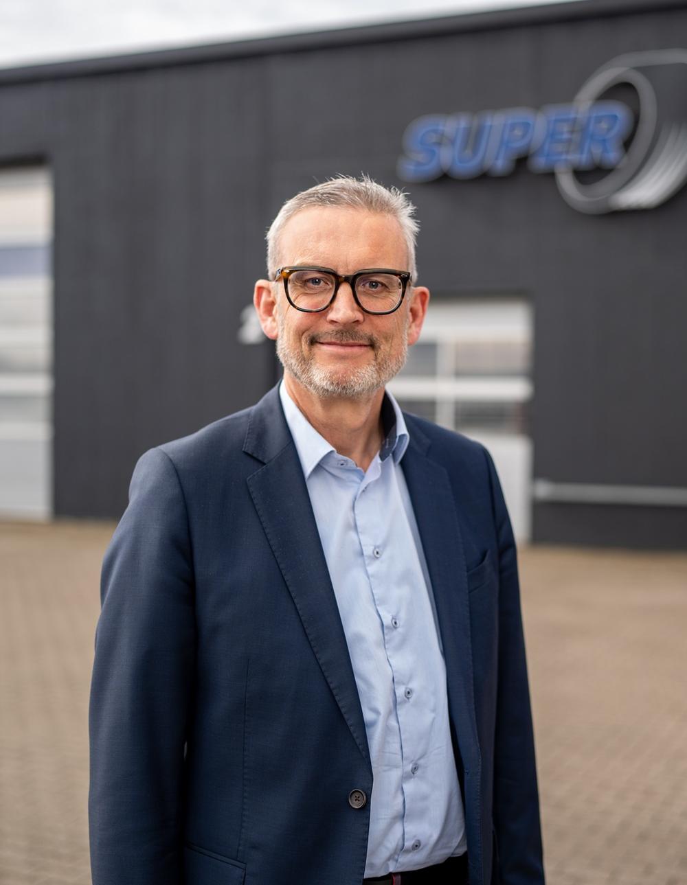 Direktør i Super Dæk Service, John Hornbech Christensen. Direktør i Super Dæk Service, John Hornbech Christensen.