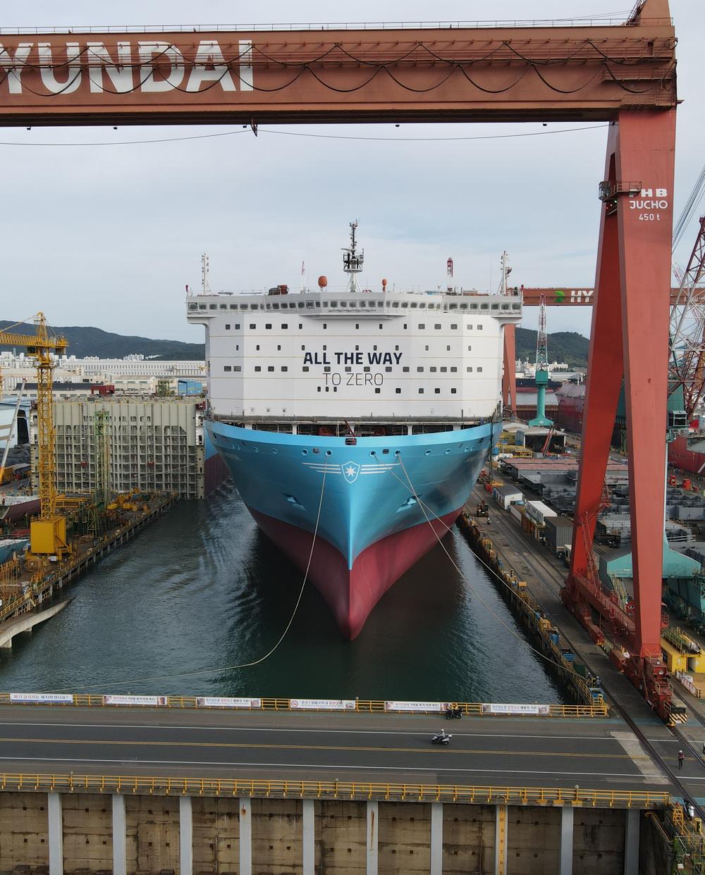 Det første af Mærsk-rederiets helt store containerskibe, som er forberedt til metanol-drift, er blevet navngivet ved en ceremoni på Hyundai Heavy Industries-skibsværftet i Ulsan, Sydkorea.