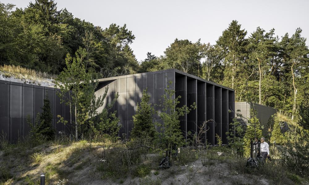 Aart er arkitekterne bag Regan Vest - Danmarks nye koldkrigsmuseum i Rold Skov. Siden åbningen i 2023 har museet tiltrukket mere end 60.000 besøgende og fået seks-stjernede anmeldelser i flere medier. Senest er det blevet hædret med prisen som Årets Byggeri 2023.