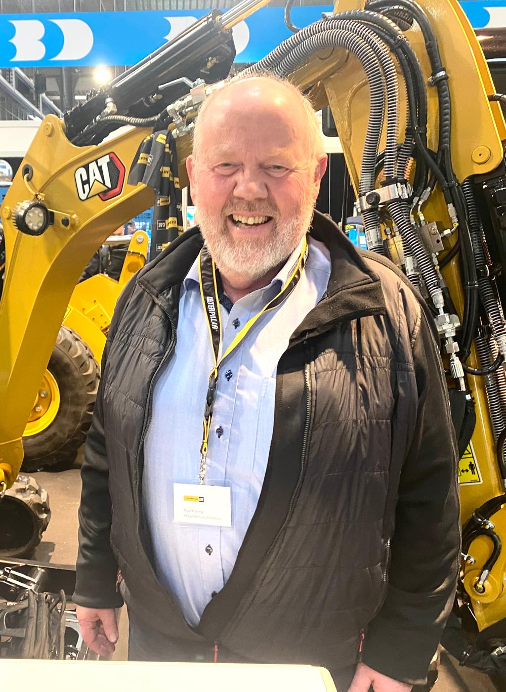 Poul Halling, produktchef i Zeppelin, der importerer CAT-maskiner, havde ingen elmaskiner med på kloakmessen, men de kommer, erklærer han. Foto: Torben Sigh Poul Halling, produktchef i Zeppelin, der importerer CAT-maskiner, havde ingen elmaskiner med på kloakmessen, men de kommer, erklærer han. Foto: Torben Sigh