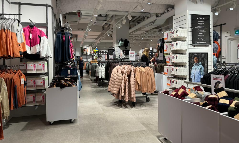 Den nya butiken på Drottningatan spänner över 190 kvadratmeter och blir en renodlad outlet för dam- och barnkläder. Den nya butiken på Drottningatan spänner över 190 kvadratmeter och blir en renodlad outlet för dam- och barnkläder.