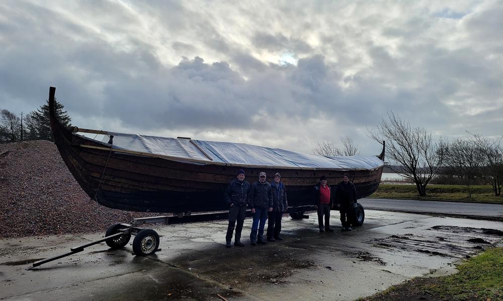 Thor er lige nu ved at blive klargjort til sommerens togter. Inden da skal vikingeskibet have ny maling. Thor er lige nu ved at blive klargjort til sommerens togter. Inden da skal vikingeskibet have ny maling.
