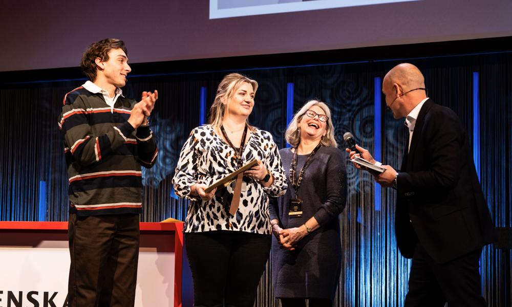 Hemköp Avesta är bäst på att att använda Svenska Spels ombudsportal och fick ta emot pris av Armand Duplantis. Hemköp Avesta är bäst på att att använda Svenska Spels ombudsportal och fick ta emot pris av Armand Duplantis.