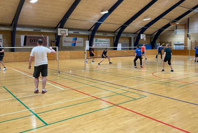 En donation fra Melsen Fonden gør det muligt at realisere drømmen om at iværksætte nye sociale arrangementer i Støvring Badmintonklub.