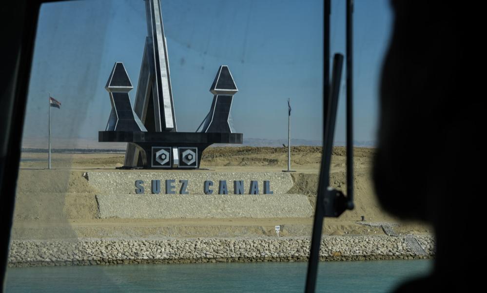 'Iver Huitfeldt' sejlede gennem Suez tidligt om morgenen den 8. februar. 'Iver Huitfeldt' sejlede gennem Suez tidligt om morgenen den 8. februar.