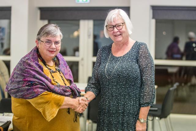 Tove Pedersen (t.v.) og Birgit Thomsen genopstiller begge til bestyrelsen. Tove Pedersen benytter også generalforsamlingen til at se tilbage på 25 år som formand.