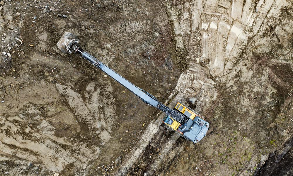 Anläggning & Maskins Volvo EC380E High & Wide med långgrävningsaggregat från BECO. Anläggning & Maskins Volvo EC380E High & Wide med långgrävningsaggregat från BECO.