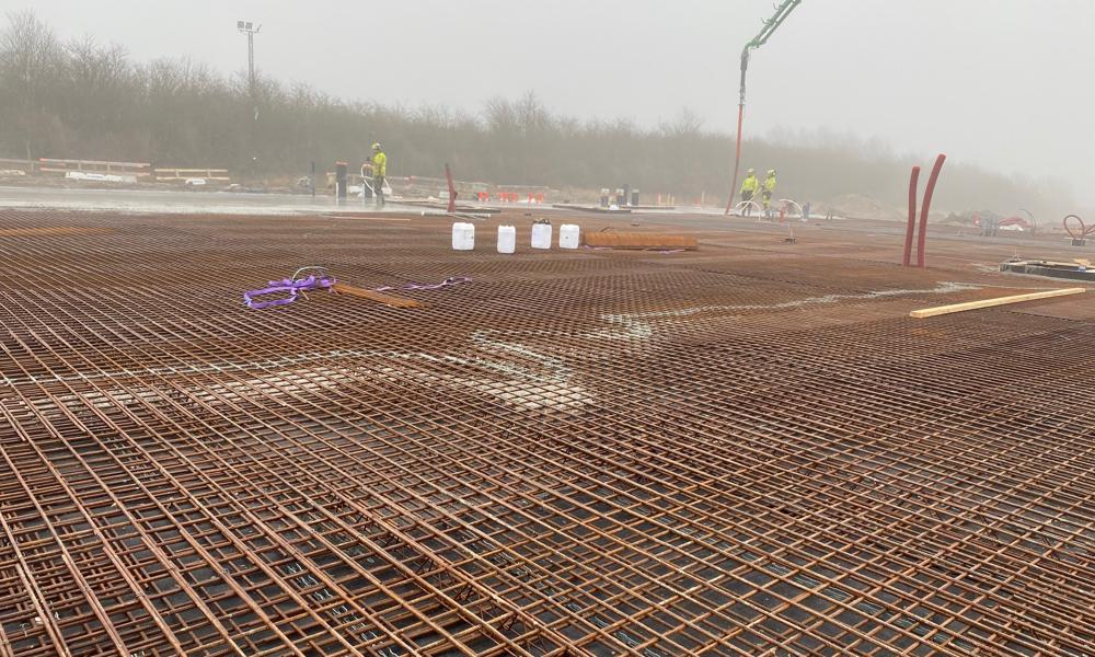 Terrændækket støbes under Greves nye vandværk, H2O-Fabrikken. Terrændækket støbes under Greves nye vandværk, H2O-Fabrikken.