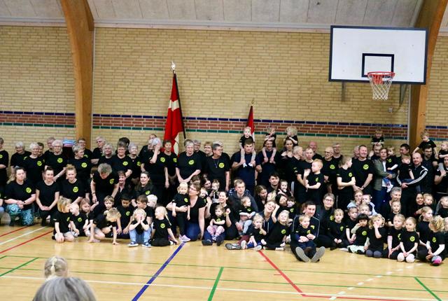 130 gymnaster deltog, da Rørholt IF holdt opvisning i Dronninglund Efterskoles hal. 400 mødte op for at kigge på!