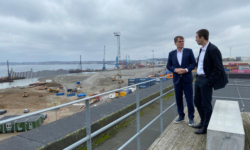 Medlemskortet til Dansk Erhverv skal hjælpe ADP med at sikre bedre rammer for havnedrift og havnenes rolle i den grønne omstilling, siger Rune D. Rasmussen, adm direktør for ADP A/S. Medlemskortet til Dansk Erhverv skal hjælpe ADP med at sikre bedre rammer for havnedrift og havnenes rolle i den grønne omstilling, siger Rune D. Rasmussen, adm direktør for ADP A/S.