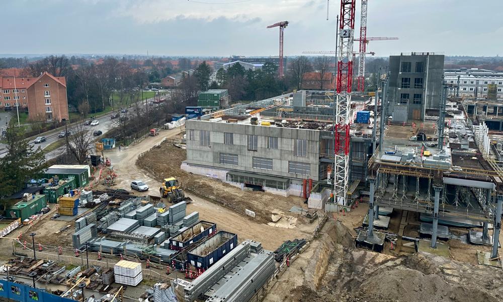 Nyt Hospital Bispebjerg, byggepladsen den 15. marts 2024 - dagen hvor Region Hovedstaden opsagde kontrakten med totalentreprenøren Rizzani de Eccher. Nyt Hospital Bispebjerg, byggepladsen den 15. marts 2024 - dagen hvor Region Hovedstaden opsagde kontrakten med totalentreprenøren Rizzani de Eccher.