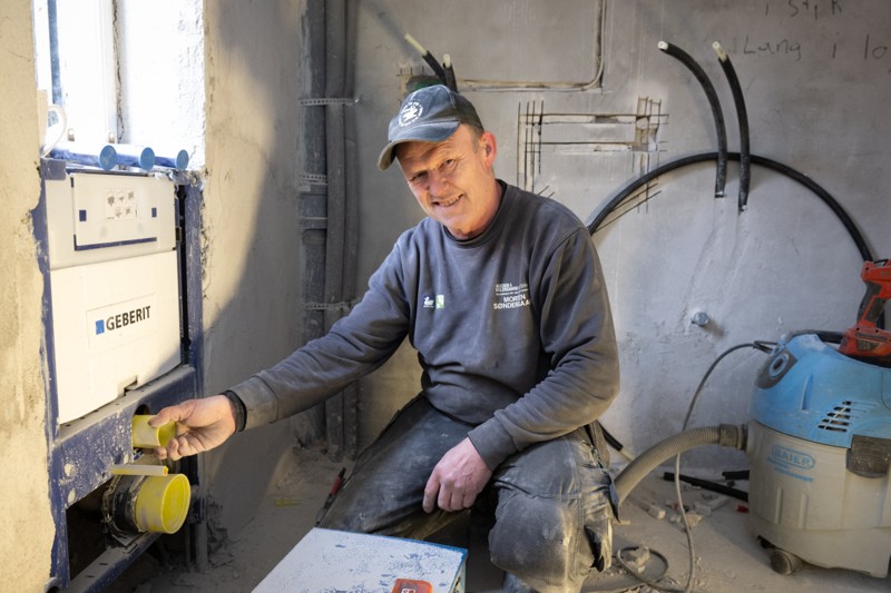 Agesen & Koldsgaard VVS Teknik sætter en ære i at uddanne deres medarbejdere, især inden for vandforsyningsteknik og vedvarende energiløsninger.