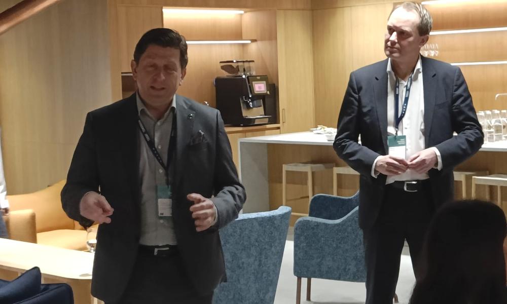Dan Pettersson, affärschef för chassiproduktionen och Thomas Nylund, chef för Europamarknaden, Volvo Bussar. Dan Pettersson, affärschef för chassiproduktionen och Thomas Nylund, chef för Europamarknaden, Volvo Bussar.