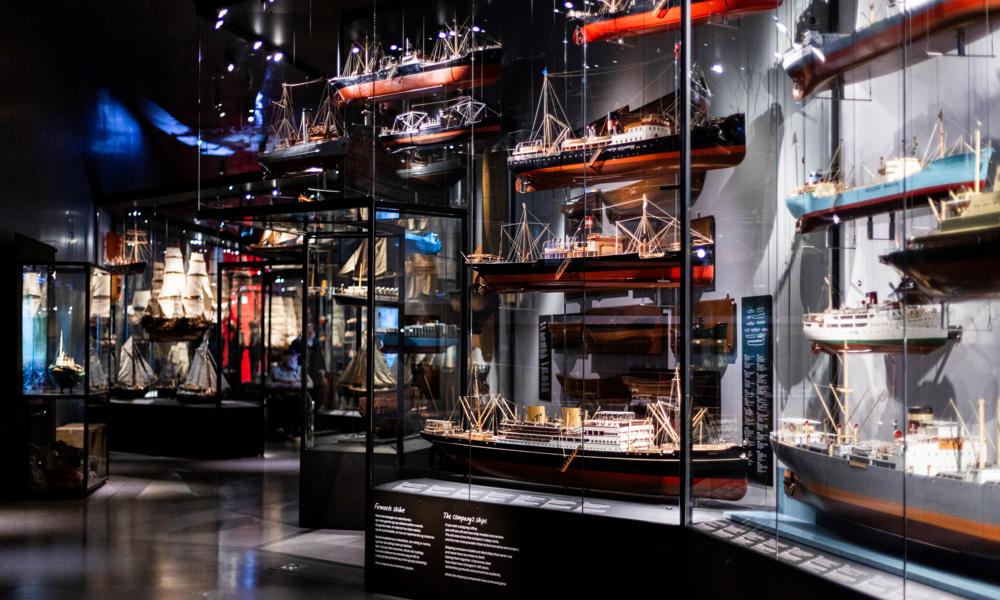 Udstillingen Skibe på Stribe er M/S Museet for Søfarts nyeste skud på skibsmodelstammen. Udstillingen Skibe på Stribe er M/S Museet for Søfarts nyeste skud på skibsmodelstammen.