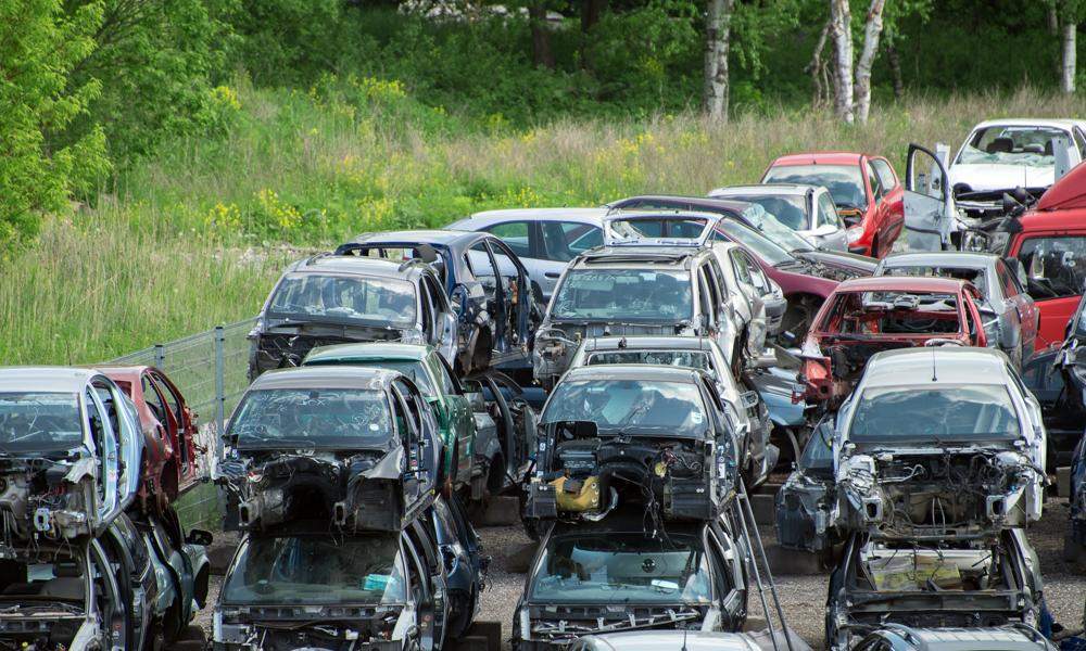 Det krävs fingerstoppskänsla för bildemonteringarna att veta vilka reservdelar man ska ha på lager. Det krävs fingerstoppskänsla för bildemonteringarna att veta vilka reservdelar man ska ha på lager.