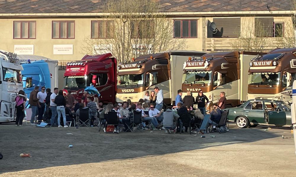 Det var god stemning rundt lastebilene under fjorårets motorfestival på Otta. Nå er det tid for å samles igjen. Det var god stemning rundt lastebilene under fjorårets motorfestival på Otta. Nå er det tid for å samles igjen.