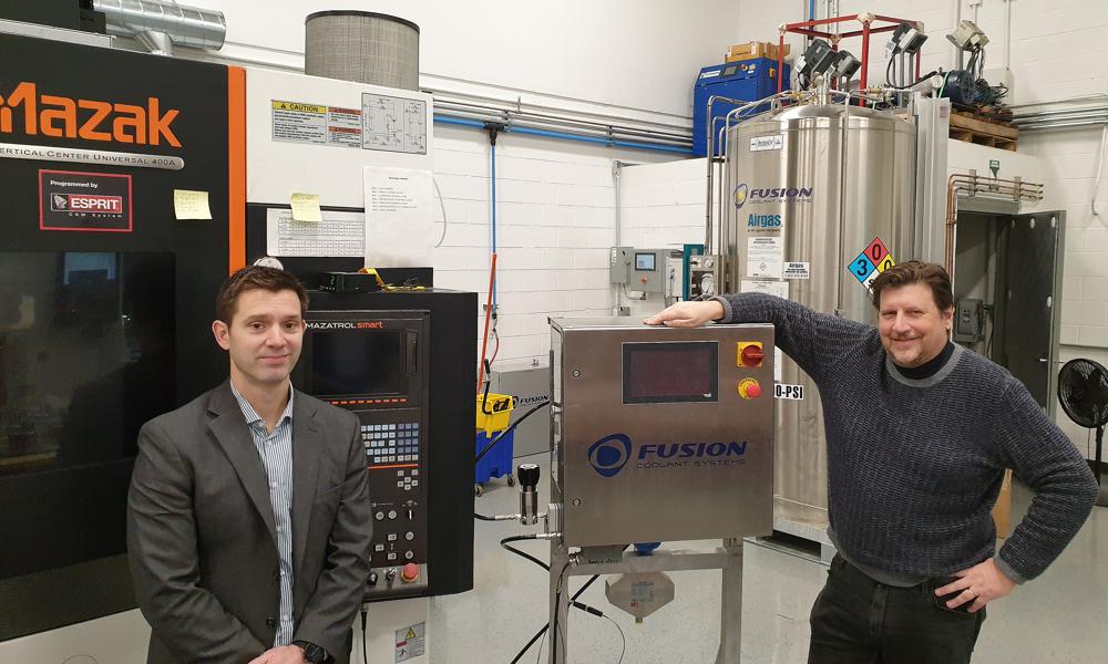 Scott Jones, direktør for utviklingsavdelingen t.v og adm. direktør Brian Ahlborn hos Fusion Coolant Systems da Maskinregisteret besøkte selskapet i USA i 2020. Scott Jones, direktør for utviklingsavdelingen t.v og adm. direktør Brian Ahlborn hos Fusion Coolant Systems da Maskinregisteret besøkte selskapet i USA i 2020.