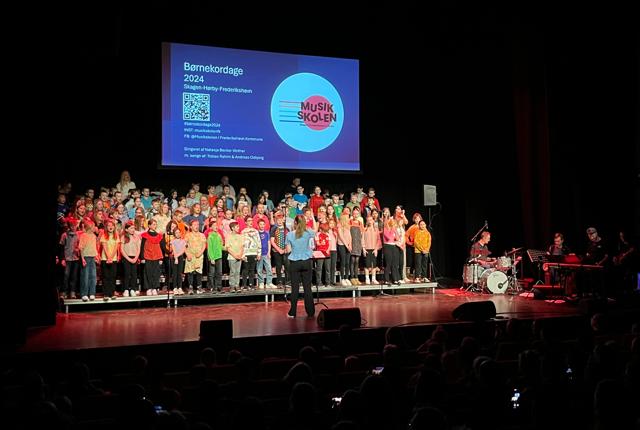 Til børnekordagene samles 4. klasses elever fra skolerne i kommunen for at synge kæmpe koncerter sammen.