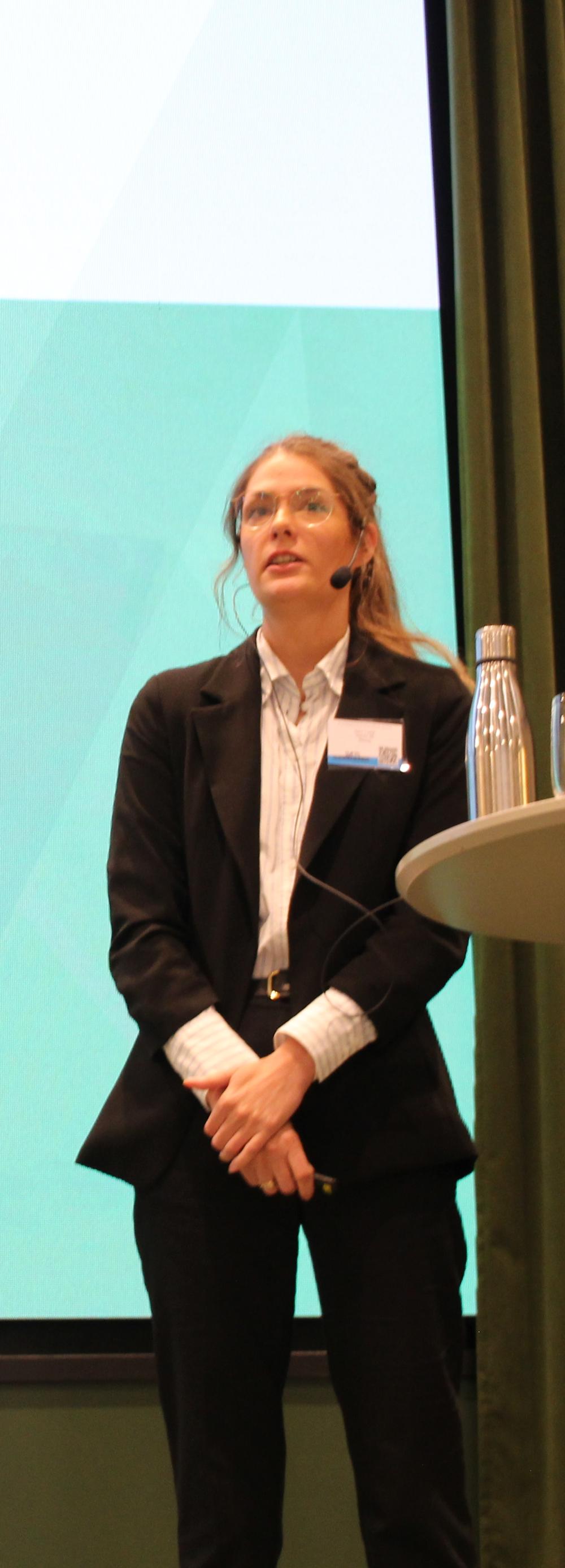 Klara Trydell från Swerim tittar närmare på hur man kan rengöra svetsfogar. Klara Trydell från Swerim tittar närmare på hur man kan rengöra svetsfogar.