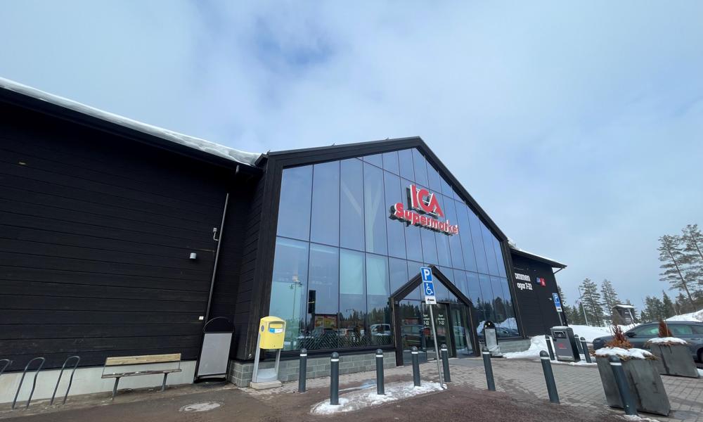 Ica Lindvallen är matjättens första butik som byggts helt med massivträteknik. Den moderna butiken uppnår den högsta miljöklassen, Miljöbyggnad Guld. Ica Lindvallen är matjättens första butik som byggts helt med massivträteknik. Den moderna butiken uppnår den högsta miljöklassen, Miljöbyggnad Guld.