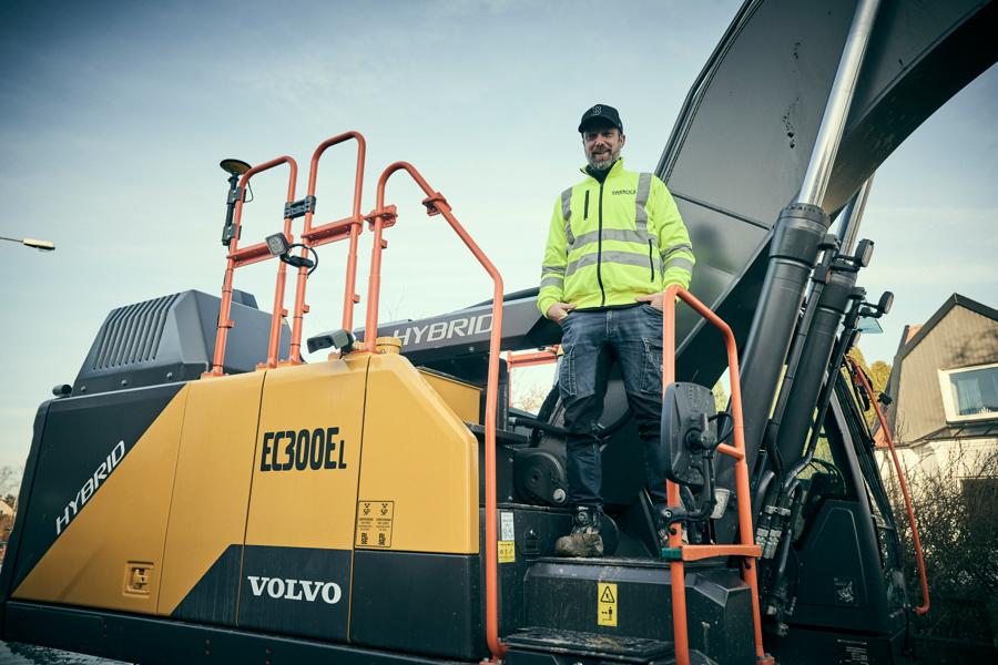 Jon Svensson kör Volvo EC300E Hybrid för Swerock. Jon Svensson kör Volvo EC300E Hybrid för Swerock.