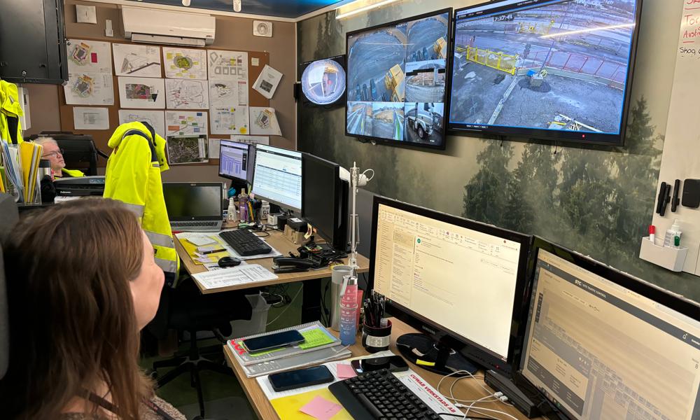Inne på checkpoint har Wiklunds full koll på leveranserna i planeringssystemet ProMate. De har också kameror vid alla grindar. Inne på checkpoint har Wiklunds full koll på leveranserna i planeringssystemet ProMate. De har också kameror vid alla grindar.