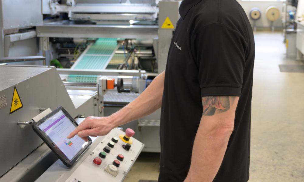 For grafisk tekniker Steffen Kristensen er iPad'en et dagligt redskab i produktionen. For grafisk tekniker Steffen Kristensen er iPad'en et dagligt redskab i produktionen.