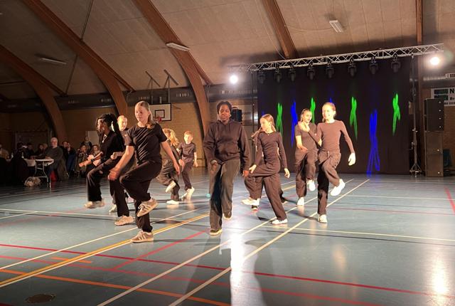 Brønderslev Sportsdanserforening markerede deres sæsonafslutning med afdansningsbal i Vendelbohallen i Serritslev.