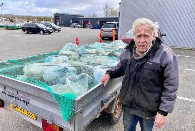 Karlo Holm medbragte en hel trailer med affald, de havde samlet ind i Klokkerholm.