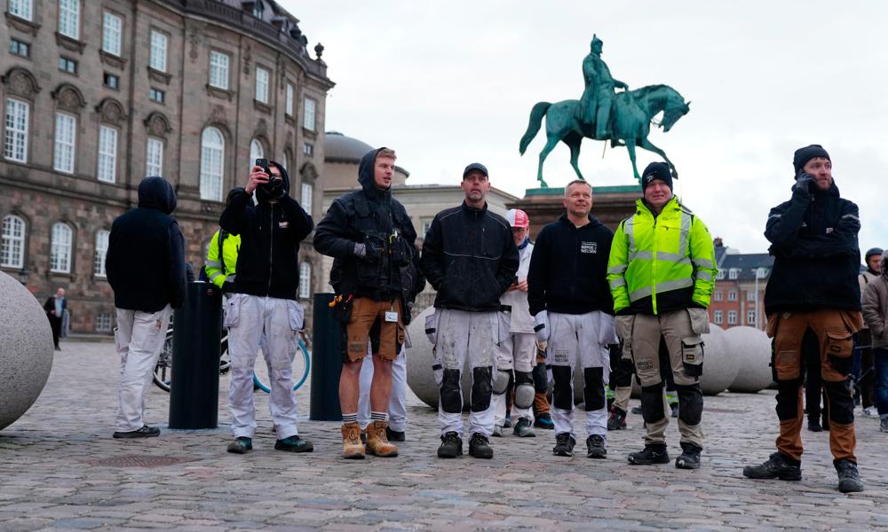 Der meldes om røg og flammer i Børsen i København tirsdag den 16. april 2024. Der meldes om røg og flammer i Børsen i København tirsdag den 16. april 2024.