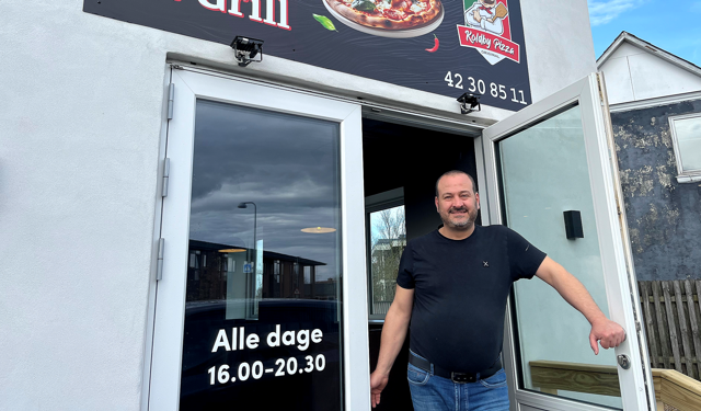 Mohamad er nu klar til at åbne restauranten til sit nyrenoverede pizzeria i Koldby