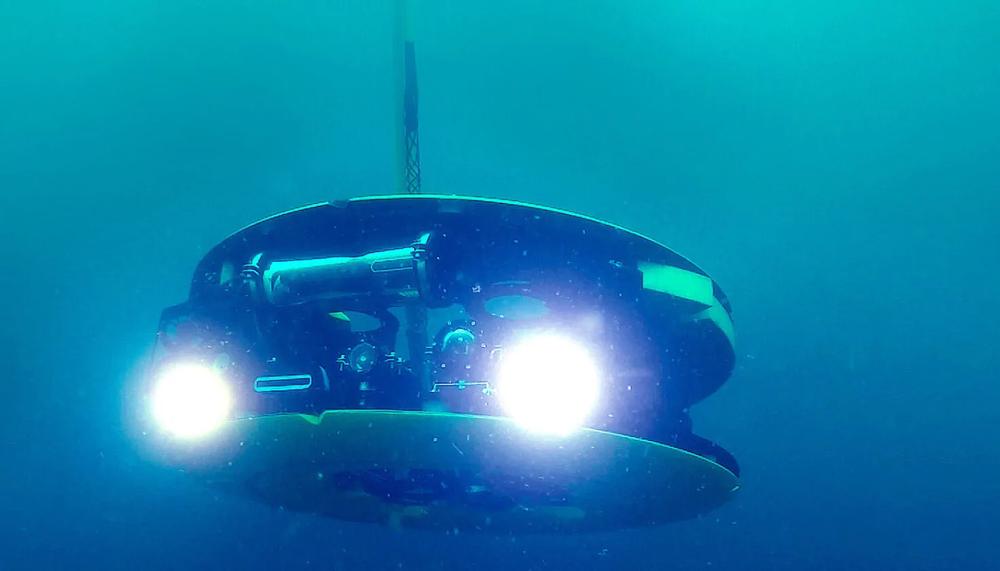 Acomar er en specialdesignet undervandsrobot, der autonomt kan inspicere og fjerne marine begroninger offshore. Acomar er en specialdesignet undervandsrobot, der autonomt kan inspicere og fjerne marine begroninger offshore.