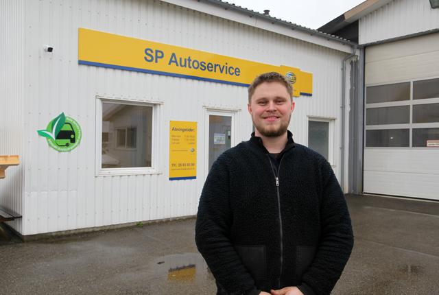 Jeppe Snebang Pedersen har etableret eget autoværksted på Udviklingsvej i Frederikshavn.