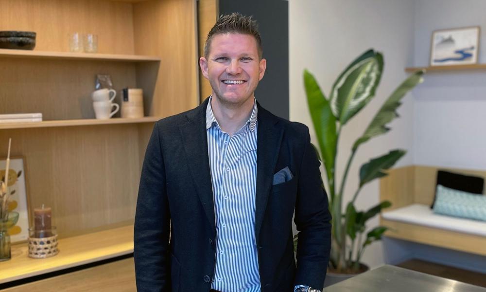 - Det skal være de helt rigtige, passionerede iværksættere, vi tager ombord, siger salgsdirektør hos JKE, Jesper Lassen, forud for planer om flere butiksåbninger i Danmark - Det skal være de helt rigtige, passionerede iværksættere, vi tager ombord, siger salgsdirektør hos JKE, Jesper Lassen, forud for planer om flere butiksåbninger i Danmark