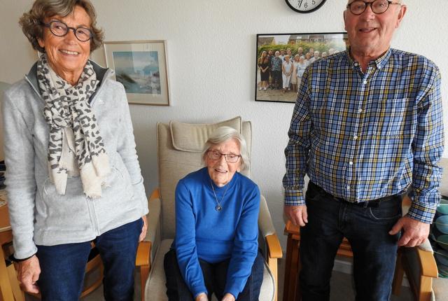 Her er det svigerdatteren Anna, Mille Fjeldgaard i midten og sønnen Kurt til højre.