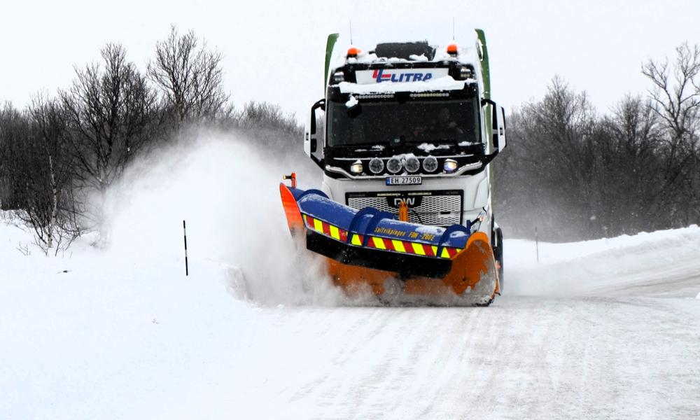 Litras elektriske Designwerk-lastebil ble brukt i brøyteforsøk på Dovre sist vinter. Denne bilen har høy kapasitet, men er også svært dyr. Foto: Magne Hagberg. Litras elektriske Designwerk-lastebil ble brukt i brøyteforsøk på Dovre sist vinter. Denne bilen har høy kapasitet, men er også svært dyr. Foto: Magne Hagberg.