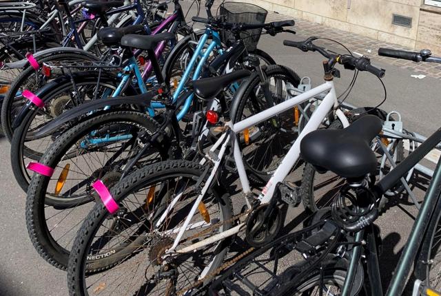 Aalborg Kommune indsamler igen efterladte cykler i midtbyen og ved flere stationer.