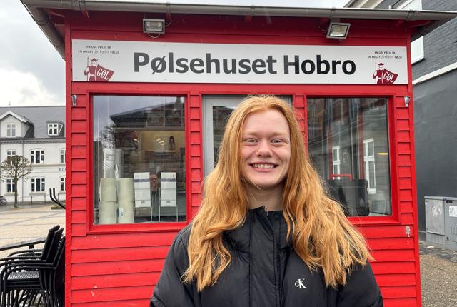 Nina Maree Fog åbner torsdag "Torvets Pølser" i Hobro. 