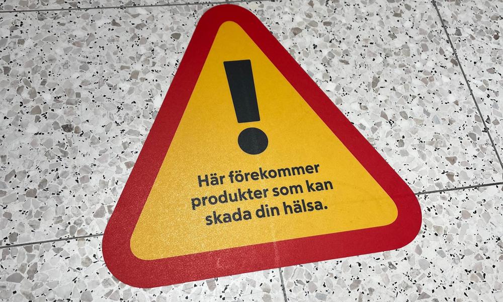 Ica Toppen Höllviken har satt upp varningstrianglar vid godiset, flingorna och läsken. Ica Toppen Höllviken har satt upp varningstrianglar vid godiset, flingorna och läsken.
