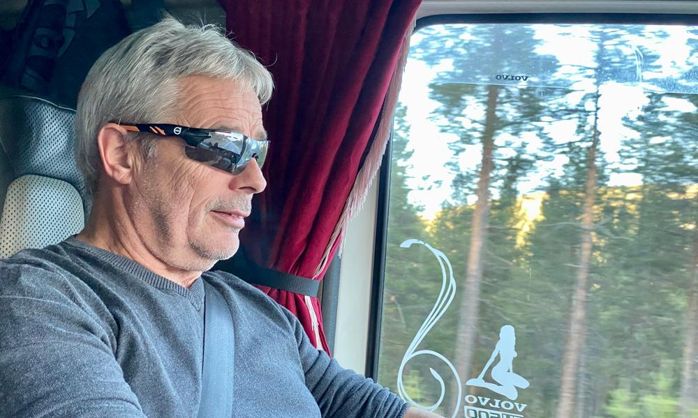 Timer, dager, uker og år. Rolf Gunnar Veimo har levd en mannsalder i lastebilen. Han satser på noen år til. Foto: Frode Tellevik Timer, dager, uker og år. Rolf Gunnar Veimo har levd en mannsalder i lastebilen. Han satser på noen år til. Foto: Frode Tellevik