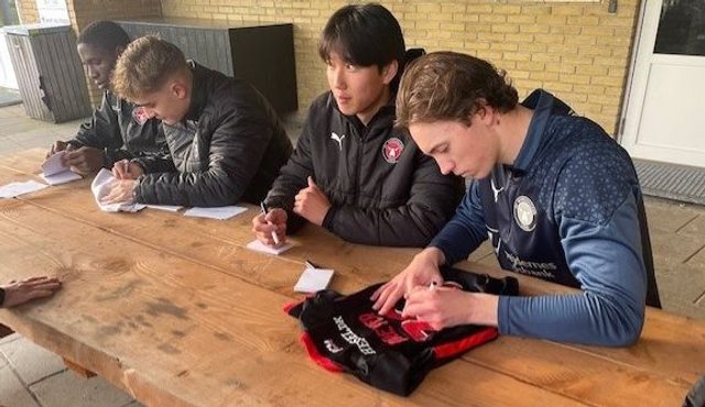 FC Midtjylland spillere besøgte Hurup IF torsdag d. 25. april.
