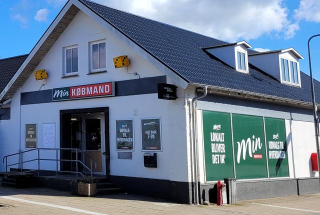 Købmandsbutikken i Vestervig får lov at holde åbent et par dage endnu for at få solgt ud af de sidste varer på hylderne.