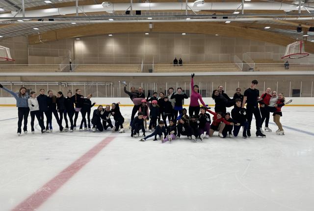 13 skøjteløbere fra Skøjte og Sportsforening Nord besøgte en af klubbens venskabsklubber i Sverige.