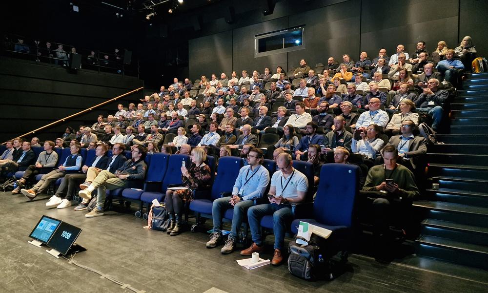 Fullsatt sal med 180 deltakere på årets AM-konferanse – NCAM 2024 – i Hammerfest. Fullsatt sal med 180 deltakere på årets AM-konferanse – NCAM 2024 – i Hammerfest.