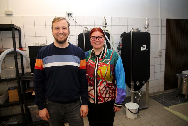 Allan Jensen og Jannie Kristensen fra Bangsbo Brewing Company har komponeret en særlig øl til Sognefogedgården.
