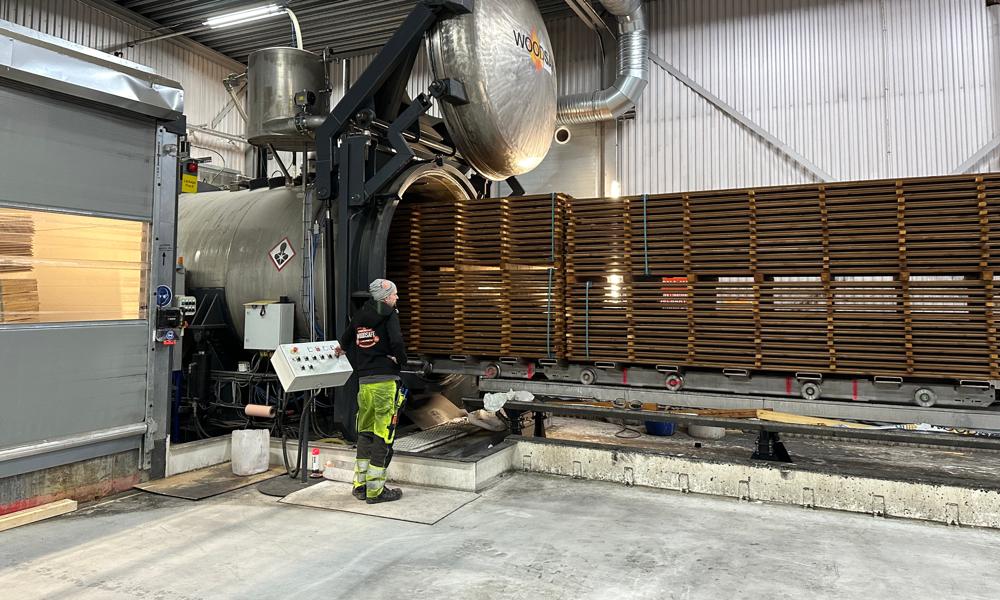 Woodsafe har möjlighet att impregnera trä i stora batcher. Woodsafe har möjlighet att impregnera trä i stora batcher.