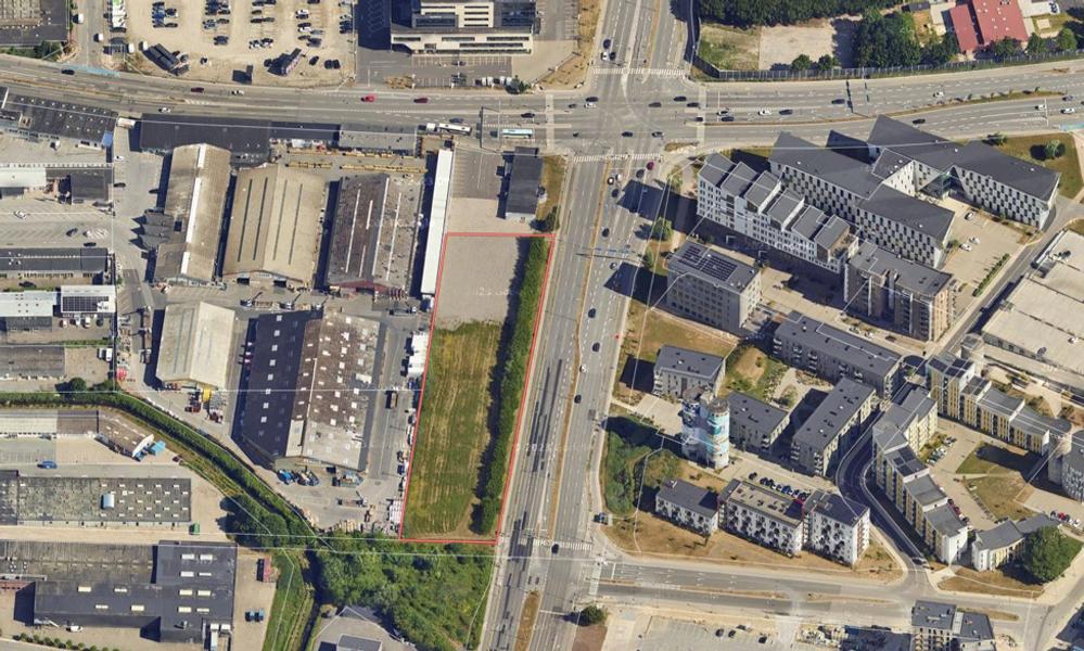Den nyerhvervede grund er her markeret med rødt. Den nyerhvervede grund er her markeret med rødt.