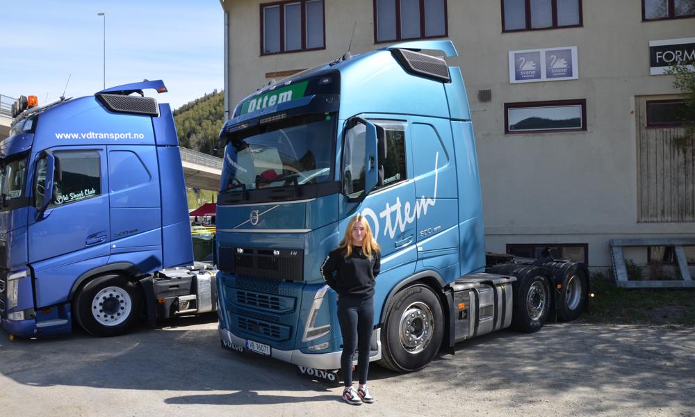 Langholm foran sin Volvo FH 500. Langholm foran sin Volvo FH 500.