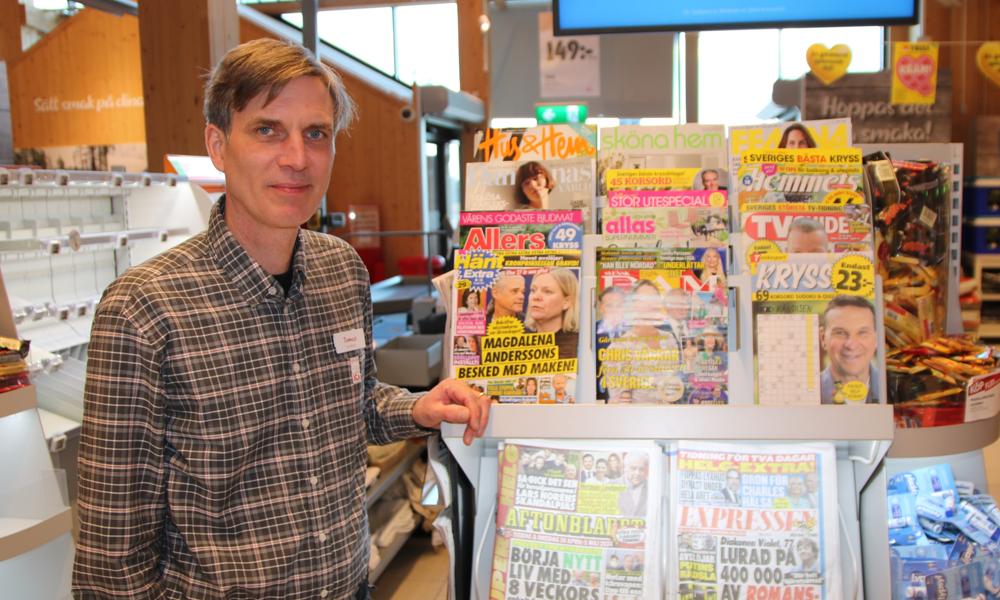 Handlaren Tomas Olsson är glad över framgången med tidskriftsavdelningen på Ica Supermarket Lindvallen. Handlaren Tomas Olsson är glad över framgången med tidskriftsavdelningen på Ica Supermarket Lindvallen.